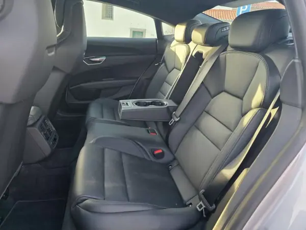 Audi e-tron GT 2021 - 52499 EUR, 100000 km - AUTO.MOTO.pt - 100000km - foto 18 de 46