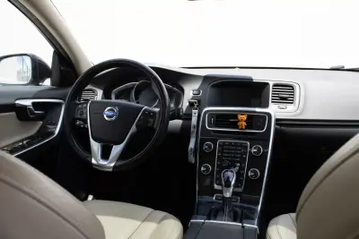 Volvo V60 2013 - 12500 EUR, 242000 km - AUTO.MOTO.pt - 242000km - foto 39 de 45