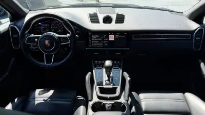 Porsche Cayenne 2020 - 54900 EUR, 160000 km - AUTO.MOTO.pt - 160000km - foto 11 de 14
