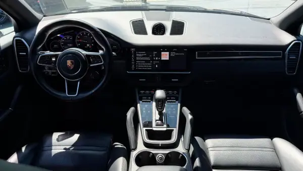 Porsche Cayenne 2020 - 54900 EUR, 160000 km - AUTO.MOTO.pt - 160000km - foto 11 de 14