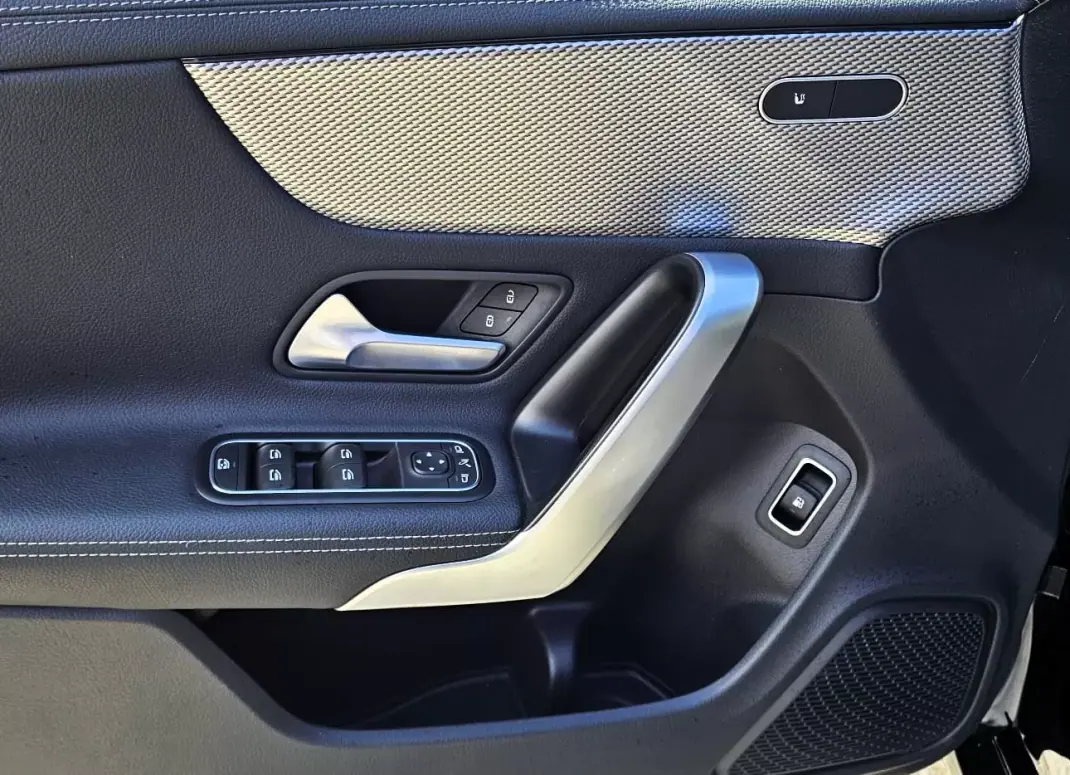 Mercedes-Benz CLA 250 2023 - 31500 EUR, 60000 km - AUTO.MOTO.pt - 60000km - foto 20 de 30