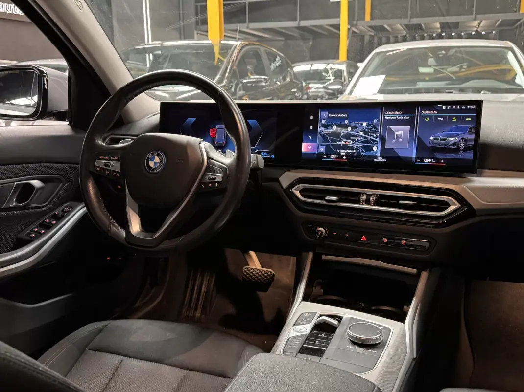 BMW 320 2023 - 31990 EUR, 75900 km - AUTO.MOTO.pt - 75900km - foto 19 de 36