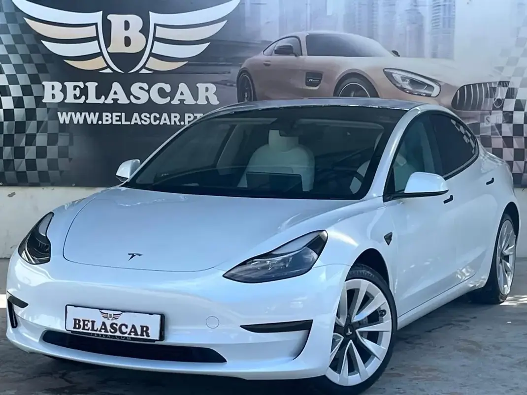 Tesla Model 3 2023 - 28990 EUR, 65000 km - AUTO.MOTO.pt - 65000km - foto 1 de 20