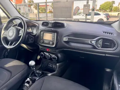 Jeep Renegade 2016 - 15500 EUR, 138000 km - AUTO.MOTO.pt - 138000km - foto 10 de 22