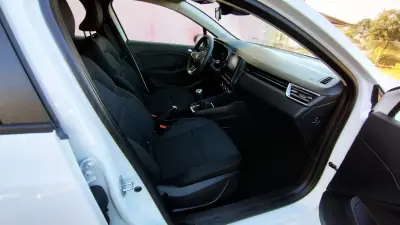 Renault Clio 2021 - 13999 EUR, 63000 km - AUTO.MOTO.pt - 63000km - foto 22 de 38