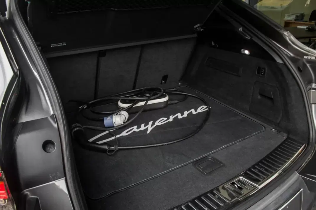 Porsche Cayenne Coupé 2020 - 69890 EUR, 126171 km - AUTO.MOTO.pt - 126171km - foto 30 de 45