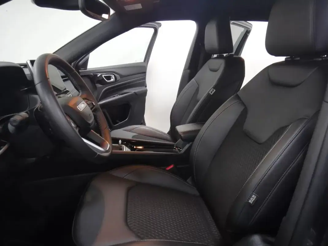 Jeep Compass 2021 - 20900 EUR, 100000 km - AUTO.MOTO.pt - 100000km - foto 12 de 40