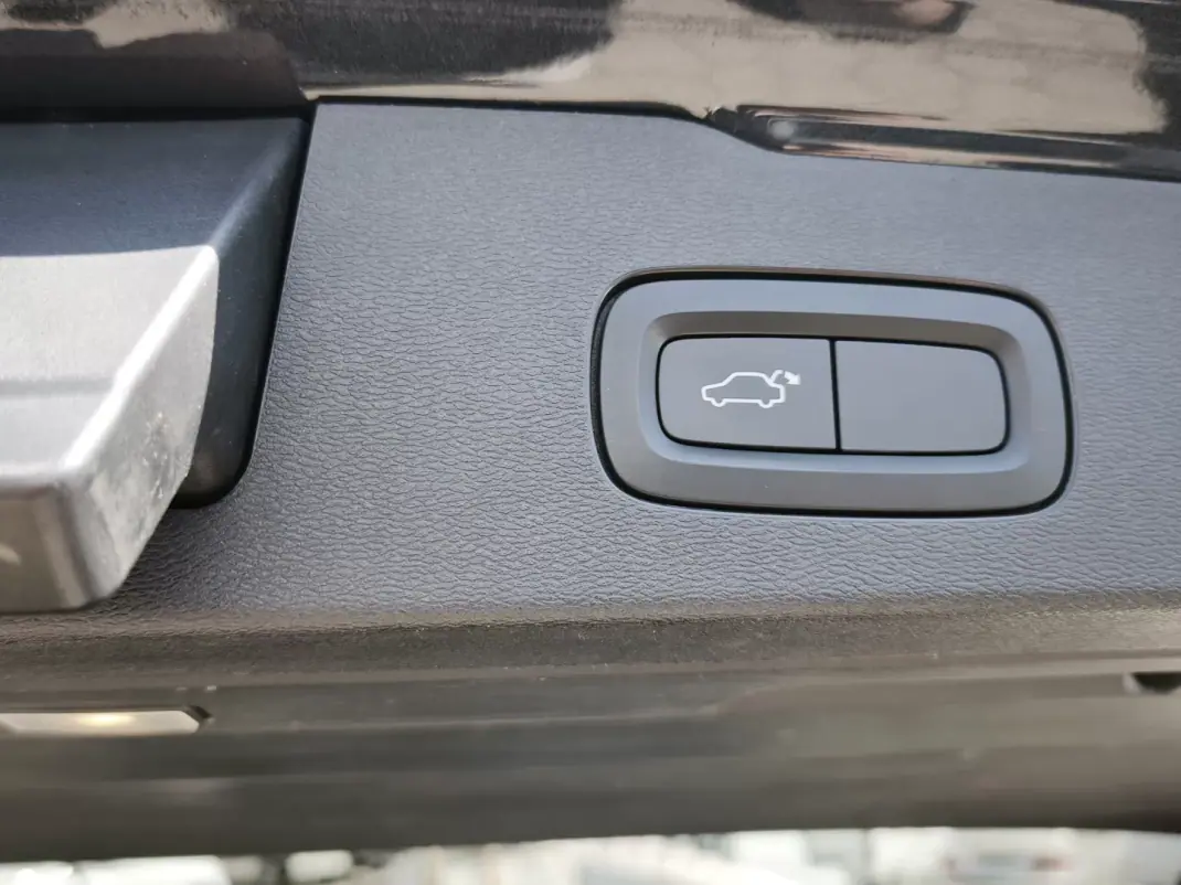 Volvo V60 2019 - 22900 EUR, 182000 km - 182000km - foto 23 de 25