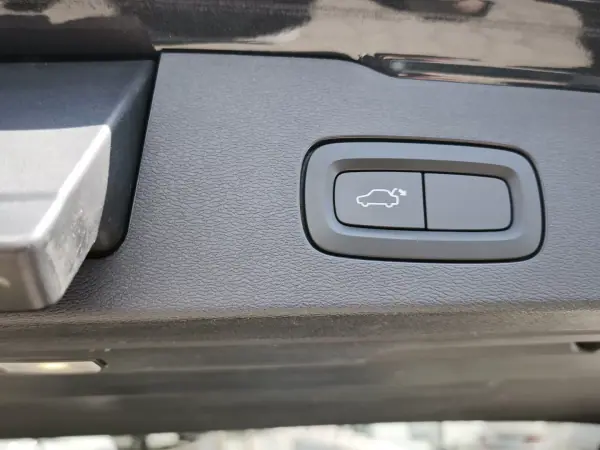 Volvo V60 2019 - 24900 EUR, 182000 km - AUTO.MOTO.pt - 182000km - foto 23 de 25