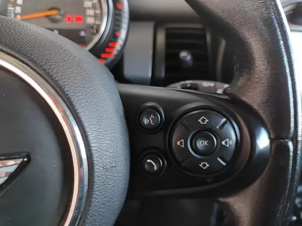 MINI Cooper 2014 - 11100 EUR, 166000 km - AUTO.MOTO.pt - 166000km - foto 26 de 37