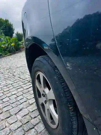 Volvo XC 60 2012 - 10800 EUR, 185500 km - AUTO.MOTO.pt - 185500km - foto 6 de 8