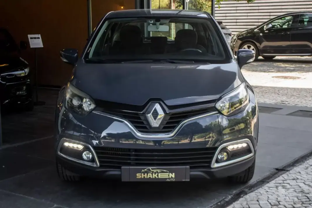Renault Captur 2014 - 11890 EUR, 81739 km - AUTO.MOTO.pt - 81739km - foto 6 de 35