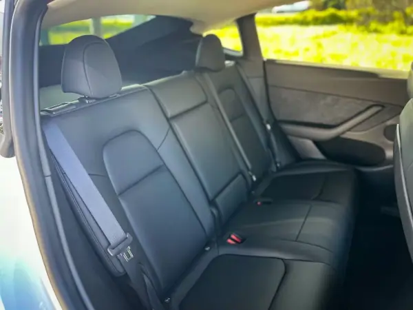 Tesla Model Y 2023 - 34900 EUR, 45800 km - AUTO.MOTO.pt - 45800km - foto 11 de 15