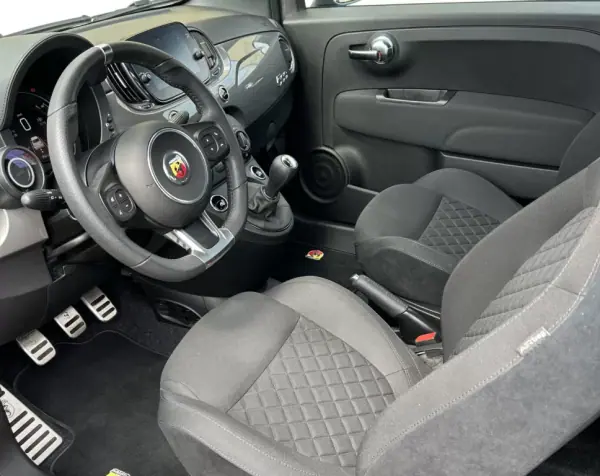 Abarth 595 2022 - 25900 EUR, 350 km - AUTO.MOTO.pt - 350km - foto 7 de 9