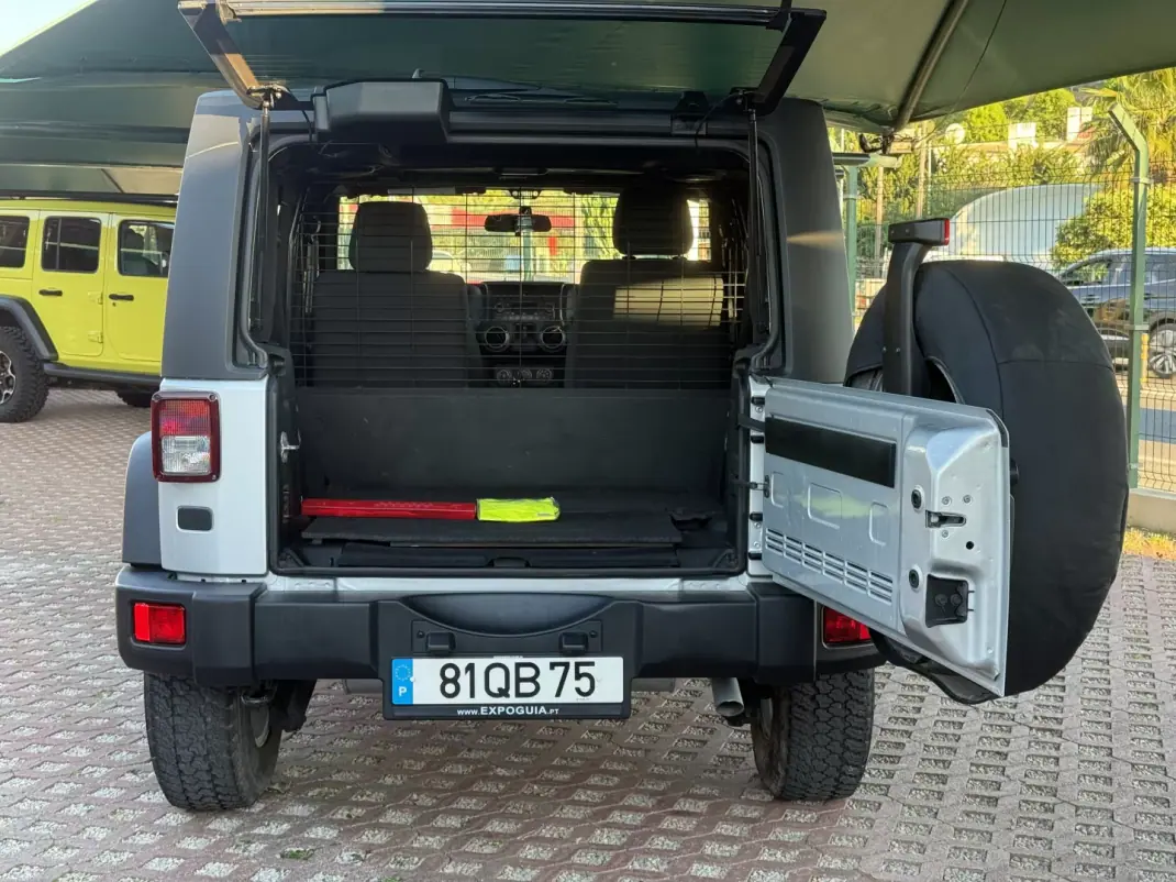 Jeep Avenger 2015 - 38600 EUR, 32000 km - AUTO.MOTO.pt - 32000km - foto 13 de 15
