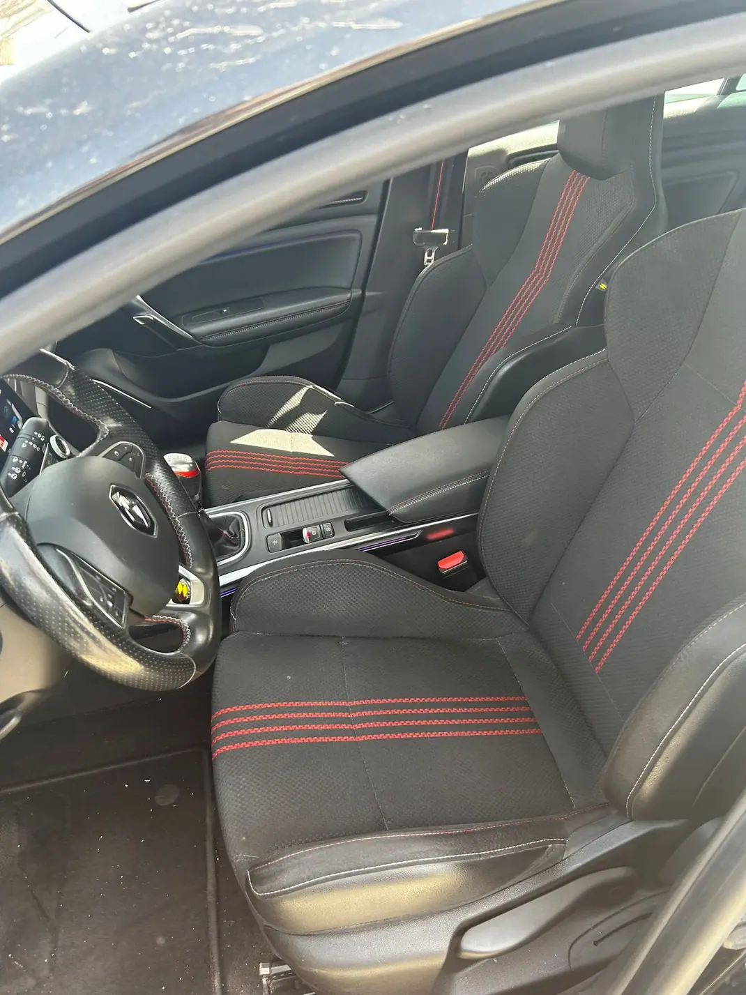 Renault Mégane Sport Tourer 2021 - 16500 EUR, 103500 km - 103500km - foto 8 de 11