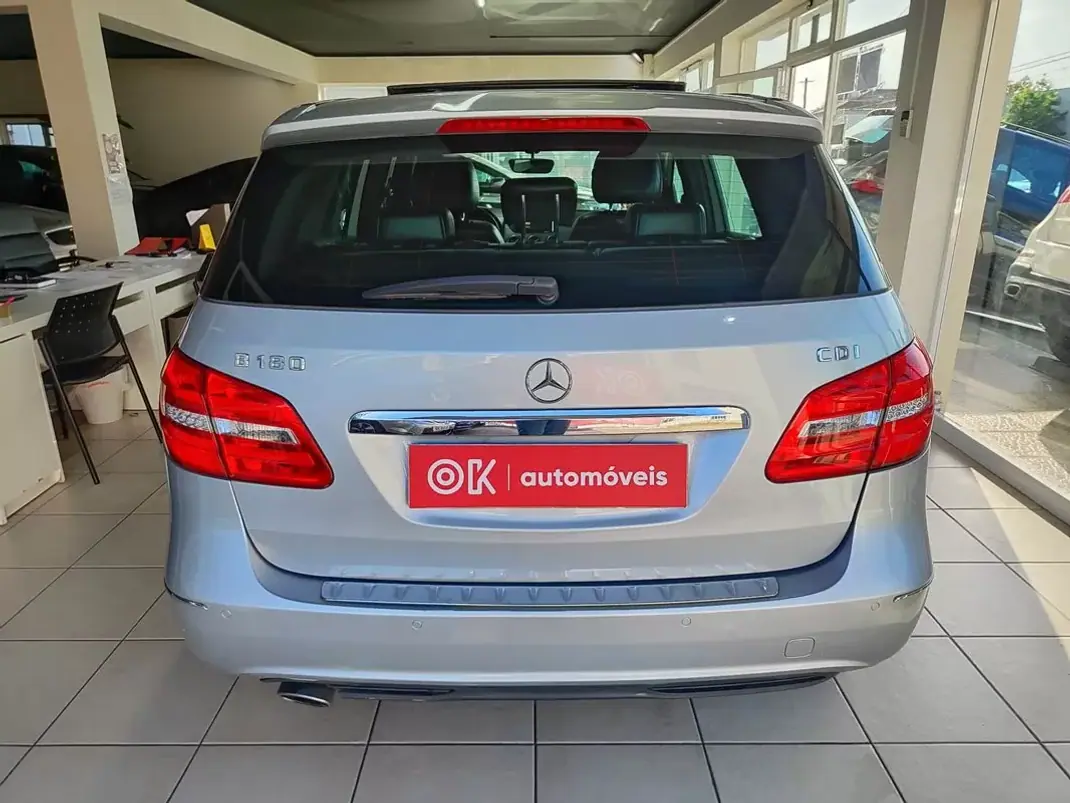 Mercedes-Benz B 180 2012 - 10950 EUR, 220000 km - AUTO.MOTO.pt - 220000km - foto 9 de 32