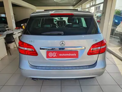 Mercedes-Benz B 180 2012 - 10950 EUR, 220000 km - AUTO.MOTO.pt - 220000km - foto 9 de 32