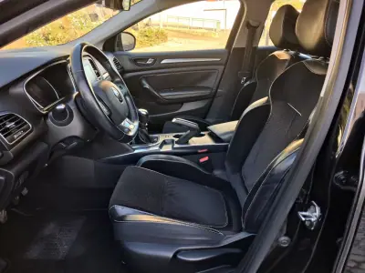 Renault Mégane Sport Tourer 2017 - 11500 EUR, 150000 km - AUTO.MOTO.pt - 150000km - foto 9 de 20