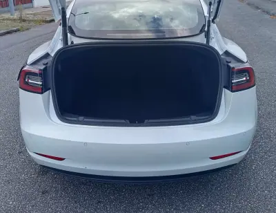 Tesla Model 3 2021 - 28990 EUR, 78600 km - 78600km - foto 9 de 18