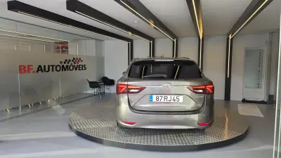 Toyota Avensis Touring Sports 2016 - 14900 EUR, 212217 km - AUTO.MOTO.pt - 212217km - foto 15 de 57