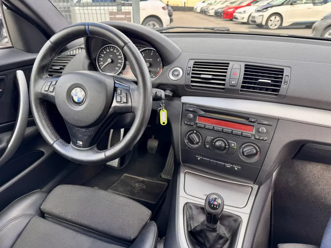 BMW 118 2009 - 9990 EUR, 277000 km - 277000km - foto 9 de 18