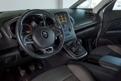 Renault Grand Scénic 2020 - 23900 EUR, 57641 km - AUTO.MOTO.pt - 57641km - foto 8 de 22