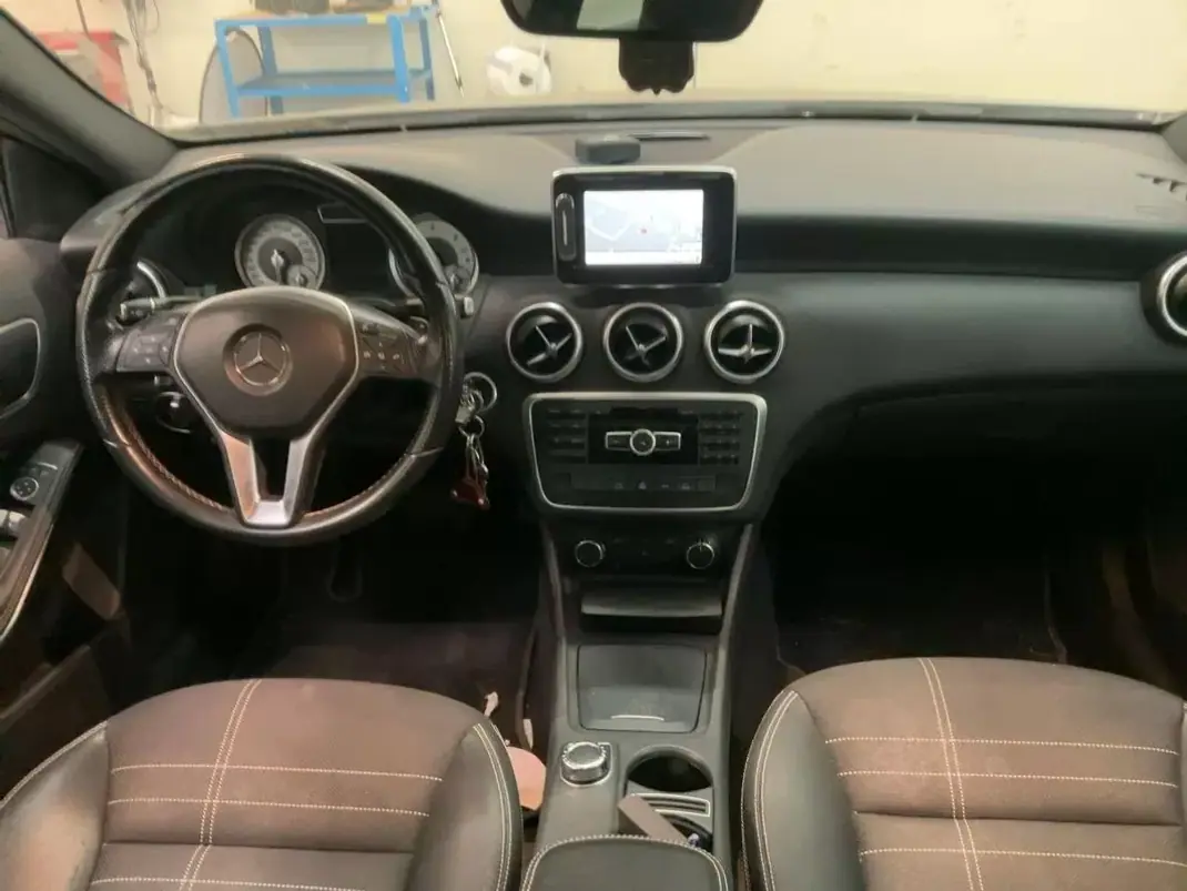 Mercedes-Benz A 180 2015 - 14750 EUR, 170122 km - 170122km - foto 5 de 8
