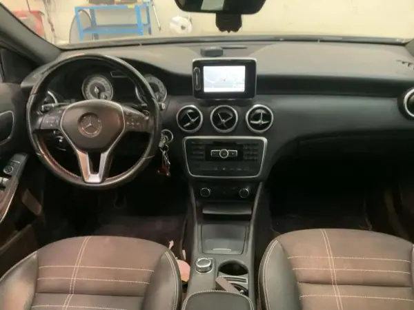 Mercedes-Benz A 180 2015 - 14750 EUR, 170122 km - AUTO.MOTO.pt - 170122km - foto 5 de 8