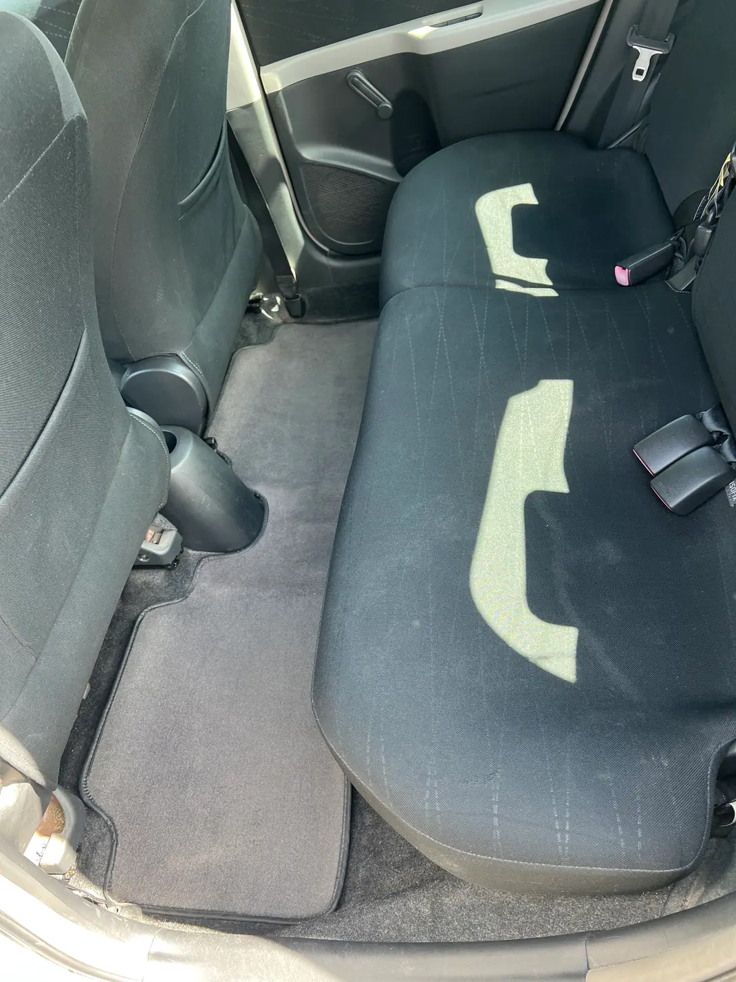 Toyota Yaris 2008 - 4990 EUR, 101600 km - AUTO.MOTO.pt - 101600km - foto 10 de 10