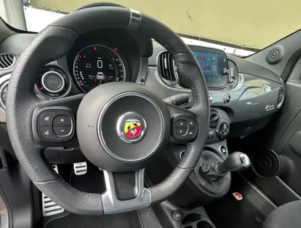 Abarth 595 2022 - 25900 EUR, 350 km - AUTO.MOTO.pt - 350km - foto 8 de 9