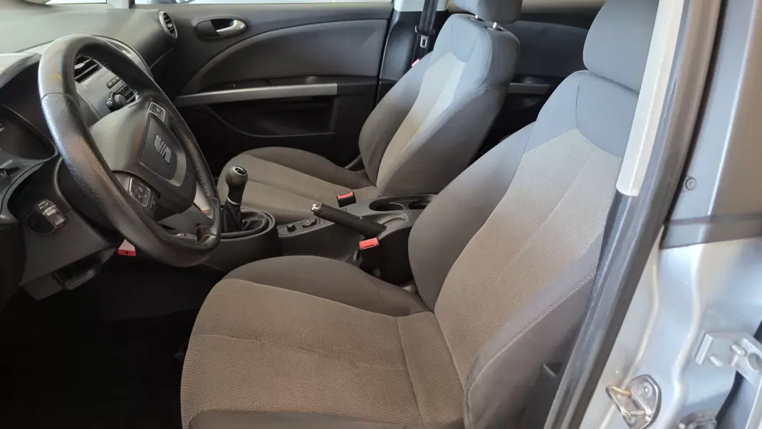 SEAT Leon 2011 - 8900 EUR, 188295 km - AUTO.MOTO.pt - 188295km - foto 37 de 52