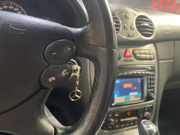 Mercedes-Benz CLK 220 2005 - 10999 EUR, 223000 km - AUTO.MOTO.pt - 223000km - foto 42 de 44
