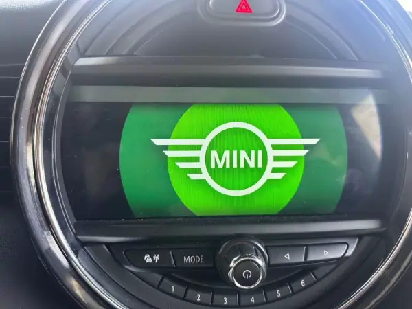 MINI Cooper 2018 - 22900 EUR, 110452 km - AUTO.MOTO.pt - 110452km - foto 20 de 26