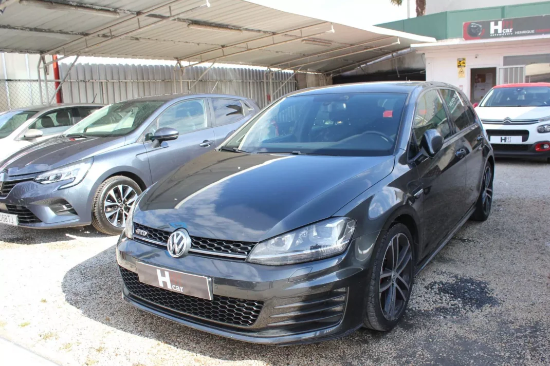 Volkswagen Golf 2015 - 18500 EUR, 230100 km - AUTO.MOTO.pt - 230100km - foto 5 de 19