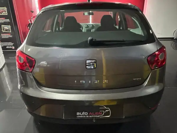 SEAT Ibiza 2017 - 8990 EUR, 267000 km - AUTO.MOTO.pt - 267000km - foto 5 de 16