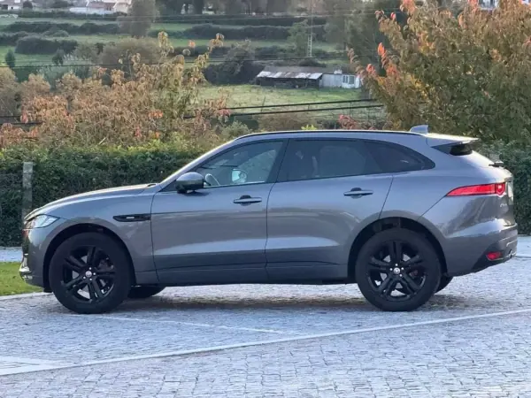 Jaguar F-Pace 2016 - 30999 EUR, 144450 km - AUTO.MOTO.pt - 144450km - foto 6 de 33