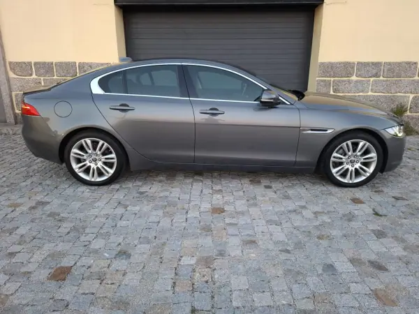 Jaguar XE 2016 - 16990 EUR, 159156 km - AUTO.MOTO.pt - 159156km - foto 4 de 16