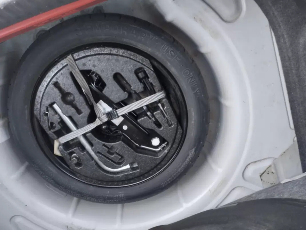 Volkswagen Scirocco 2011 - 10000 EUR, 215000 km - AUTO.MOTO.pt - 215000km - foto 17 de 30