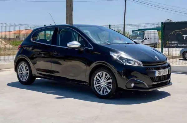 Peugeot 208 2015 - 9990 EUR, 152900 km - AUTO.MOTO.pt - 152900km - foto 10 de 24