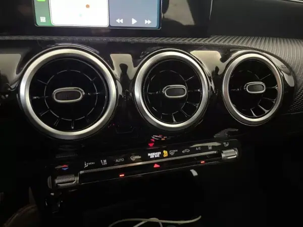 Mercedes-Benz CLA 250 2022 - 26500 EUR, 96000 km - AUTO.MOTO.pt - 96000km - foto 26 de 33
