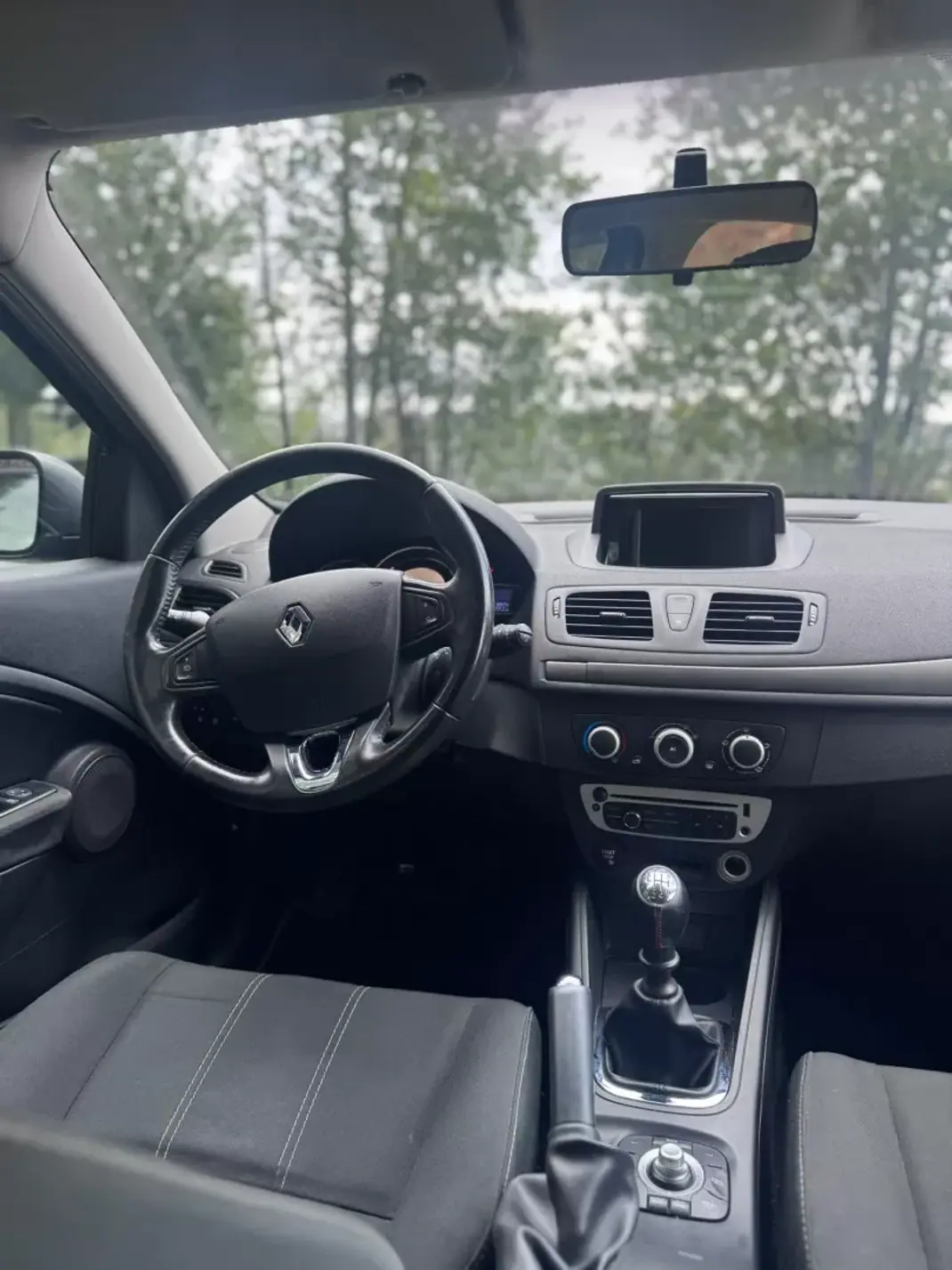 Renault Mégane 2014 - 9500 EUR, 146170 km - AUTO.MOTO.pt - 146170km - foto 13 de 19