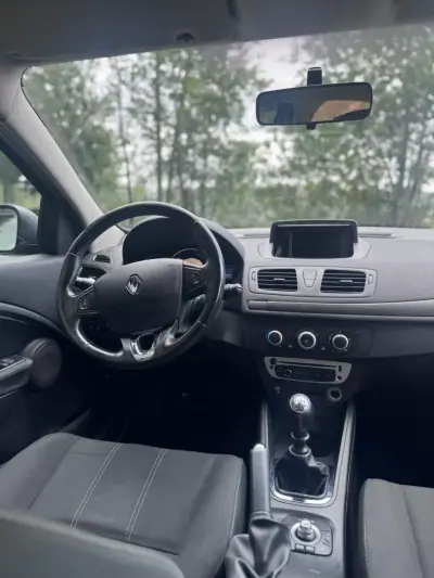 Renault Mégane 2014 - 9500 EUR, 146170 km - AUTO.MOTO.pt - 146170km - foto 13 de 19