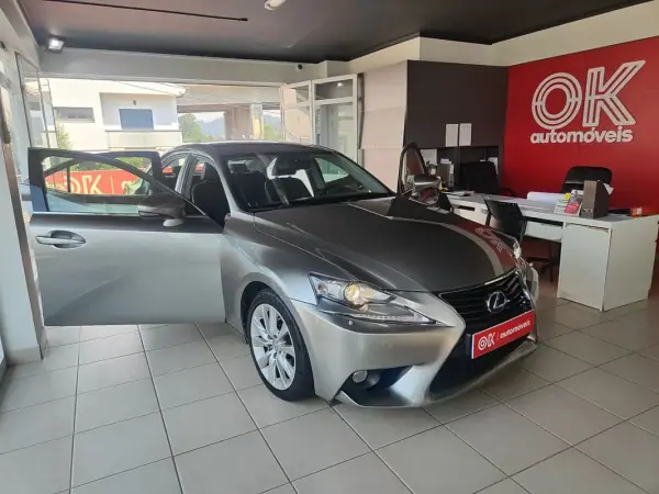 Lexus IS 300H 2013 - 19990 EUR, 170000 km - AUTO.MOTO.pt - 170000km - foto 19 de 38