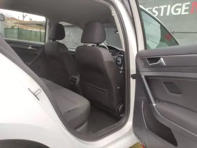 Volkswagen e-Golf 2019 - 15900 EUR, 81000 km - AUTO.MOTO.pt - 81000km - foto 21 de 26