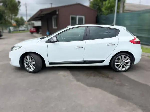 Renault Mégane 2011 - 6990 EUR, 279161 km - AUTO.MOTO.pt - 279161km - foto 2 de 25