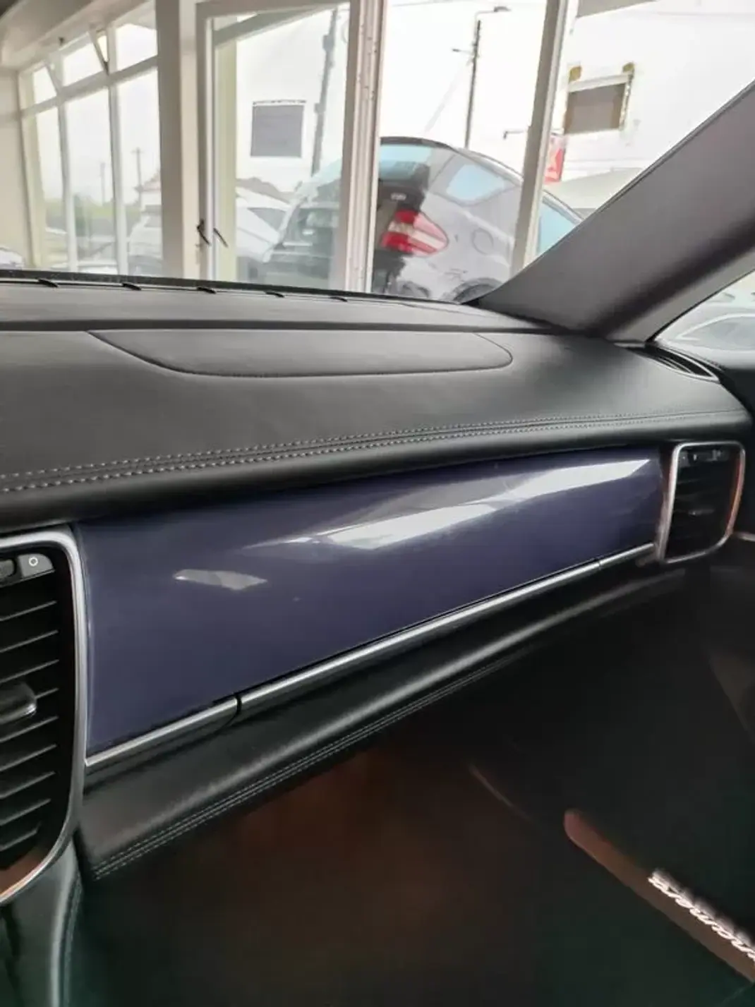 Porsche Panamera 2011 - 39500 EUR, 139500 km - AUTO.MOTO.pt - 139500km - foto 32 de 37