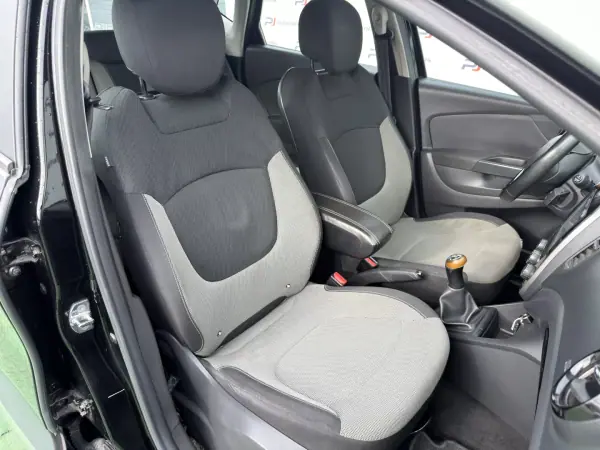 Renault Captur 2016 - 12990 EUR, 142000 km - AUTO.MOTO.pt - 142000km - foto 21 de 23