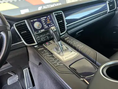 Porsche Panamera 2015 - 39900 EUR, 124815 km - AUTO.MOTO.pt - 124815km - foto 25 de 41