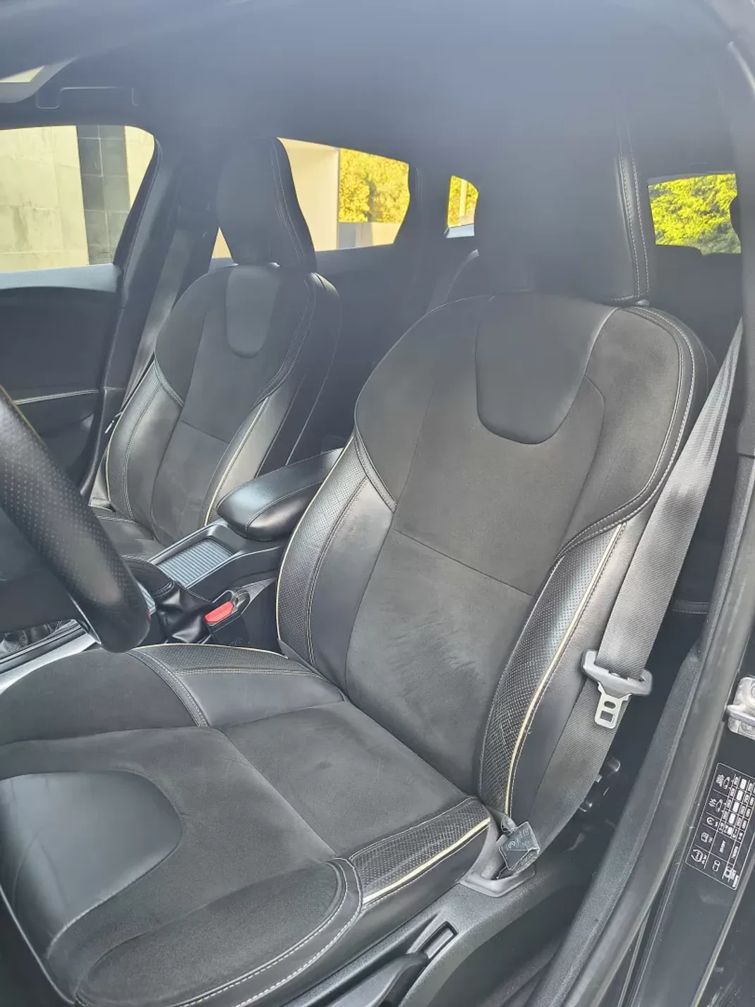 Volvo V40 2015 - 13900 EUR, 181000 km - AUTO.MOTO.pt - 181000km - foto 10 de 28